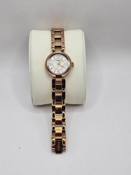 Fossil F2 Watch ES-1005 120711. Gold & Silver Tone. Good Working Order. Quartz.