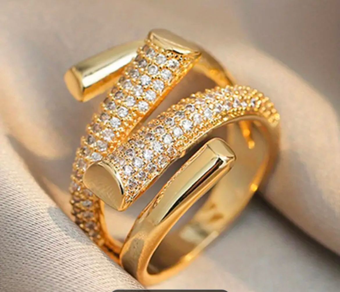 Elegant gold stone ring